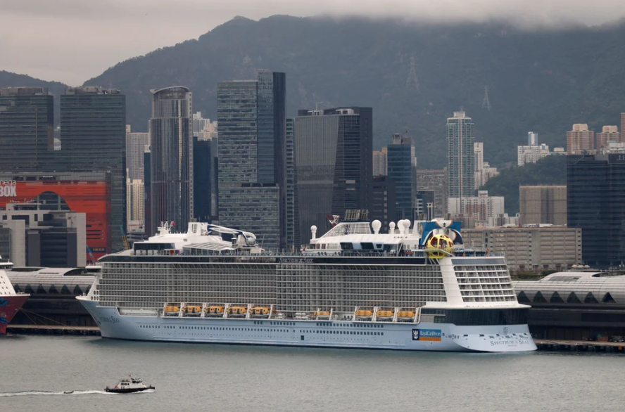 Pasajera estaba a punto de culminar unas idílicas vacaciones con su esposo, pero cayó por la borda del crucero