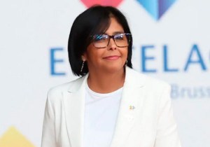 Delcy Rodríguez arribó a México junto a Arias Cárdenas para reunión con el Grupo de Puebla