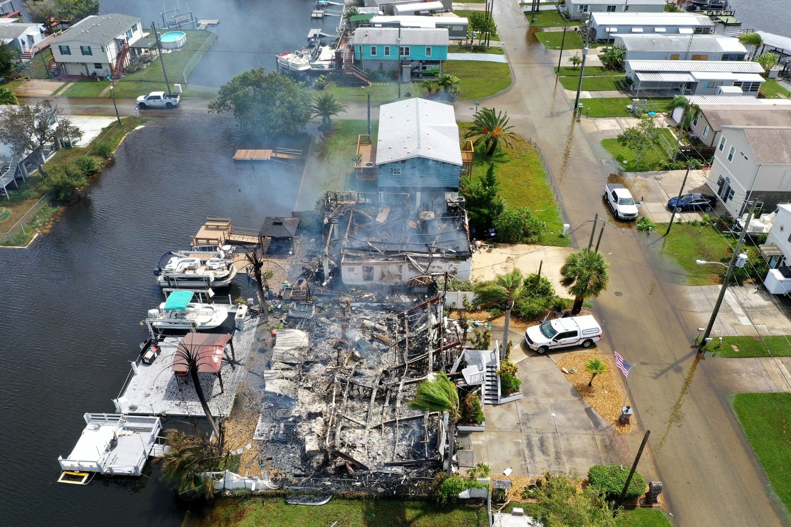 La devastación del huracán Idalia en Florida captada desde las alturas a través de un dron (VIDEO)