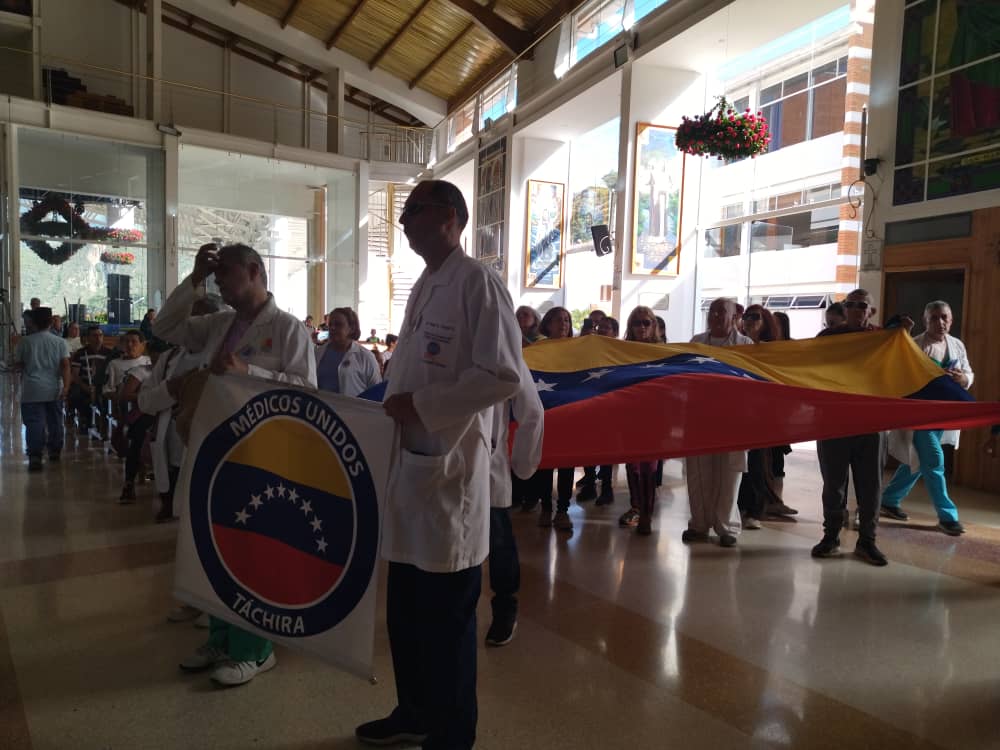 Médicos merideños que peregrinaron por la salud y la vida llegaron al Santuario Diocesano del Santo Cristo de La Grita