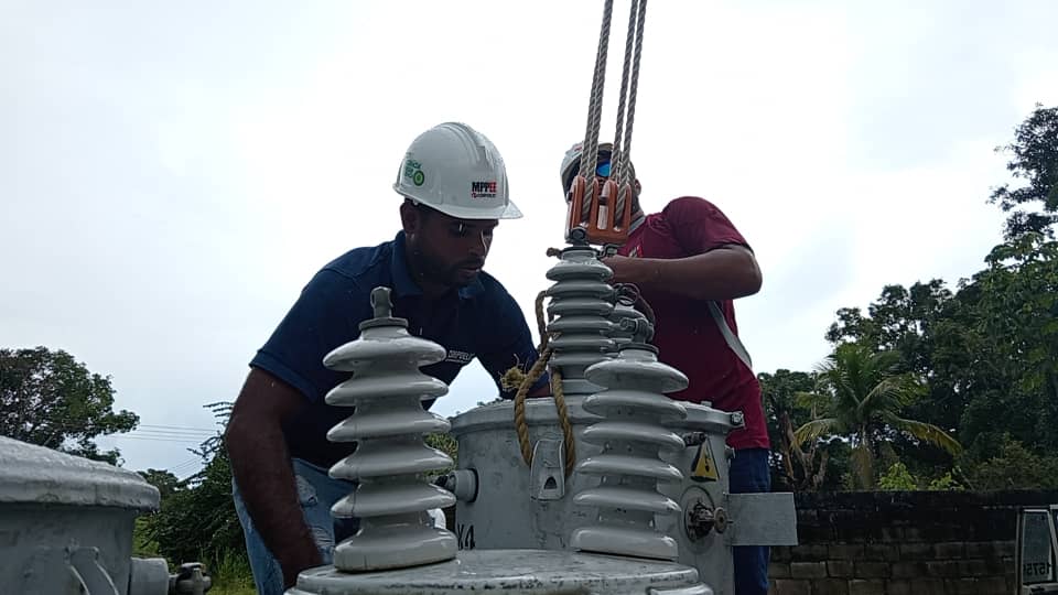 En el Barrio 55 de Barinas “pasan las de Caín” con la luz y Corpoelec “voltea pa’ otro lado”