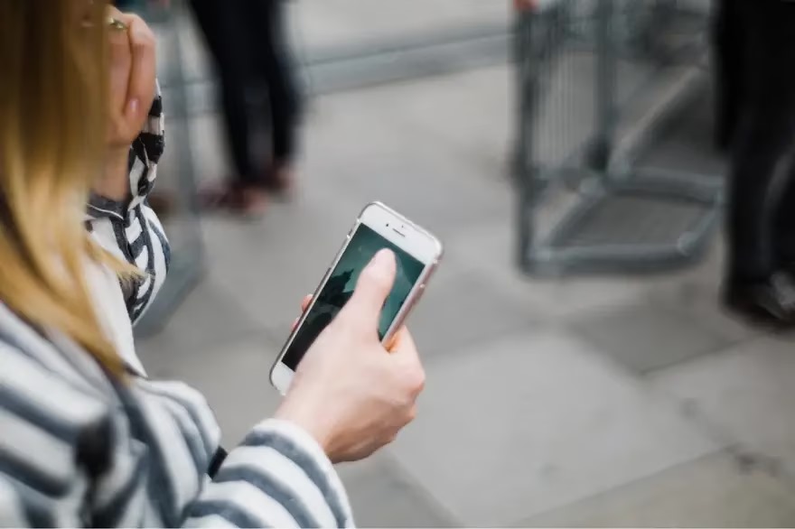 Qué hacer si el celular comienza a oler a quemado