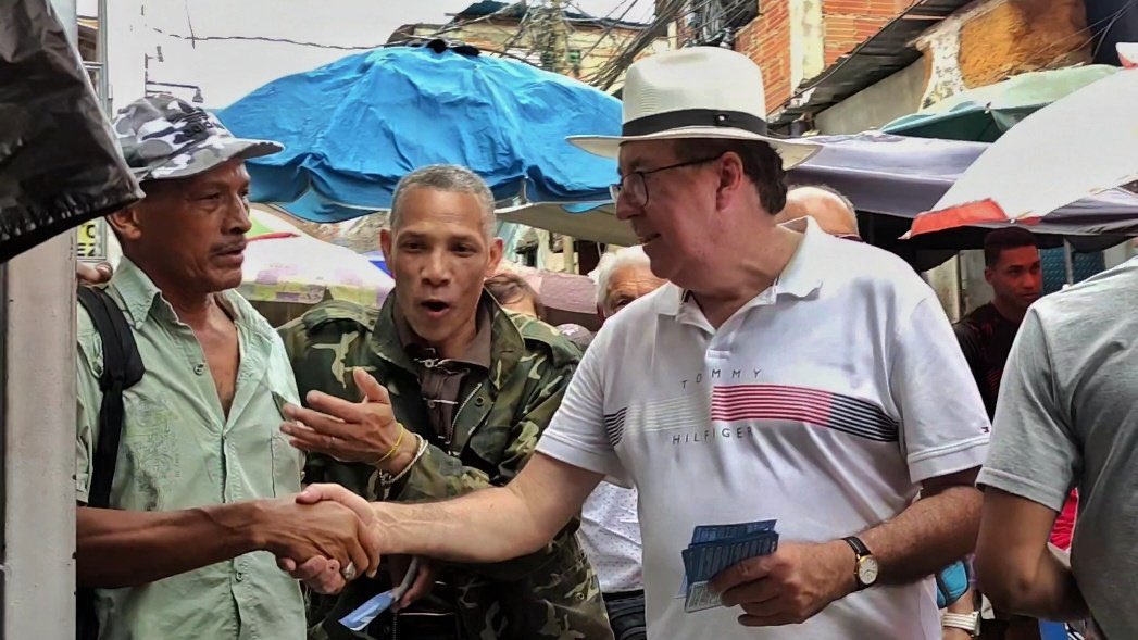 Pérez Vivas desde Petare: Maduro quiere mandar un hombre a la luna pero en los barrios no hay agua