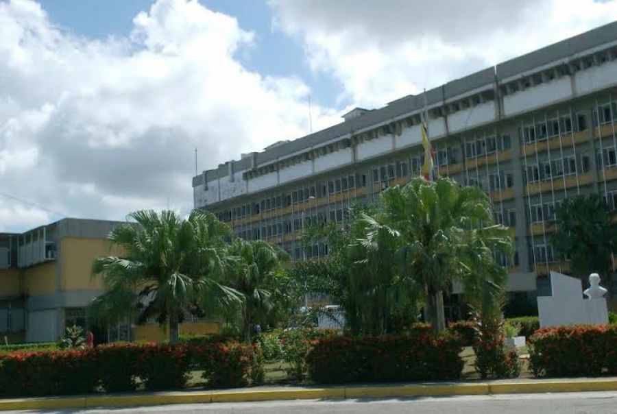 Hospital Razetti de Barinas, tan cochino que ya se ven gatos cazando ratas (FOTO)