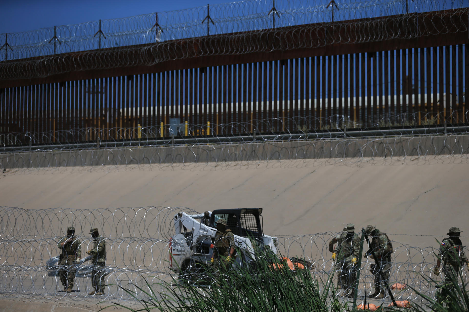 Pueblo en la frontera de EEUU se rebeló contra Texas y el uso de un parque público para detener migrantes