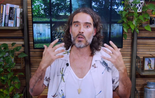 El actor Russell Brand, acusado de violación, agresiones sexuales y maltrato emocional