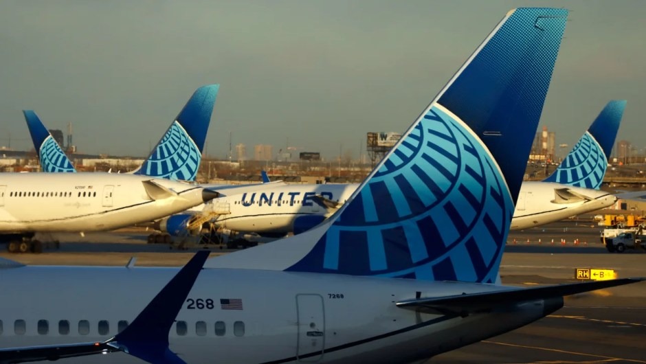 Pánico en las alturas: vuelo que partió de Nueva Jersey descendió 8.500 metros a gran velocidad por esta razón