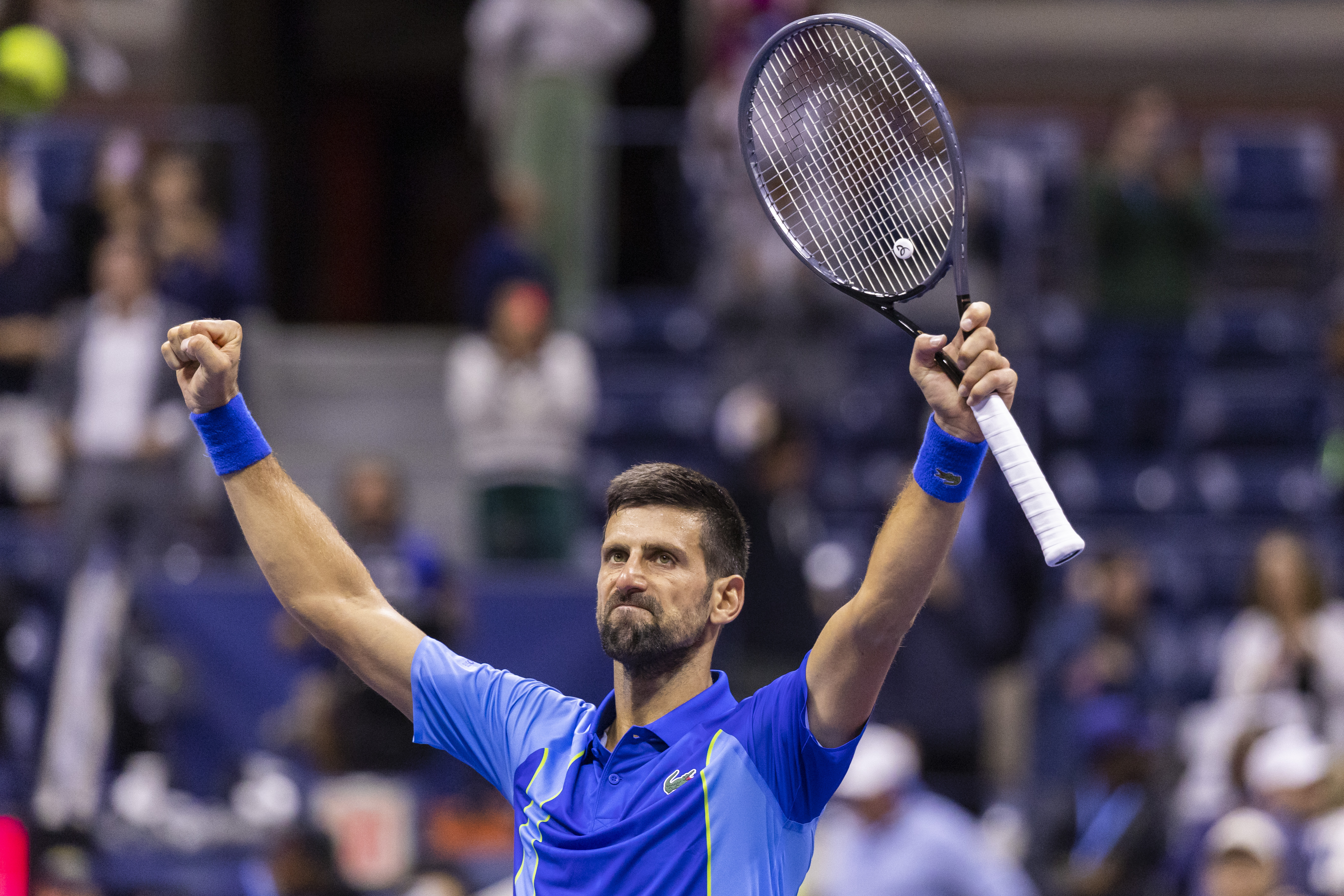 Djokovic remonta dos sets para avanzar a octavos del US Open