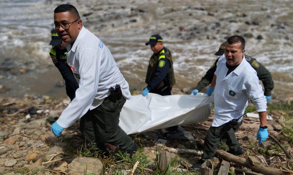 Macabro hallazgo en río de Colombia: la cabeza y el tronco de un mujer flotaban en el agua