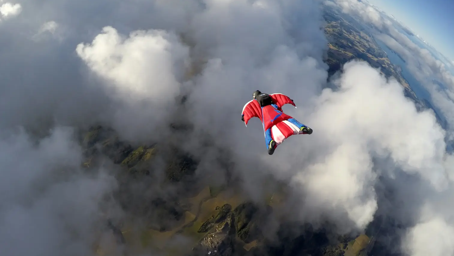 Experto practicaba paracaidismo extremo justo antes de que un avión lo decapitara