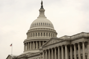 Cámara de Representantes de EEUU aprobó medida de emergencia clave para evitar cierre de gobierno