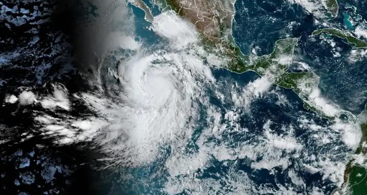 El huracán Jova crece a categoría 5 y causa lluvias en el Pacífico mexicano