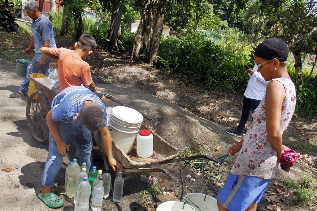 Como camellos, así viven desde hace seis meses en San Agustín de La Pica en Maturín