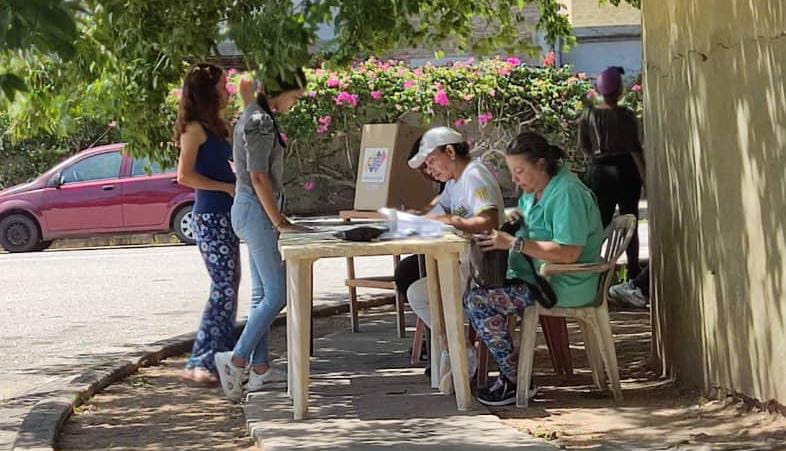 Chavistas intentan imponerse por la fuerza en renovación de consejos comunales en Margarita (VIDEO)