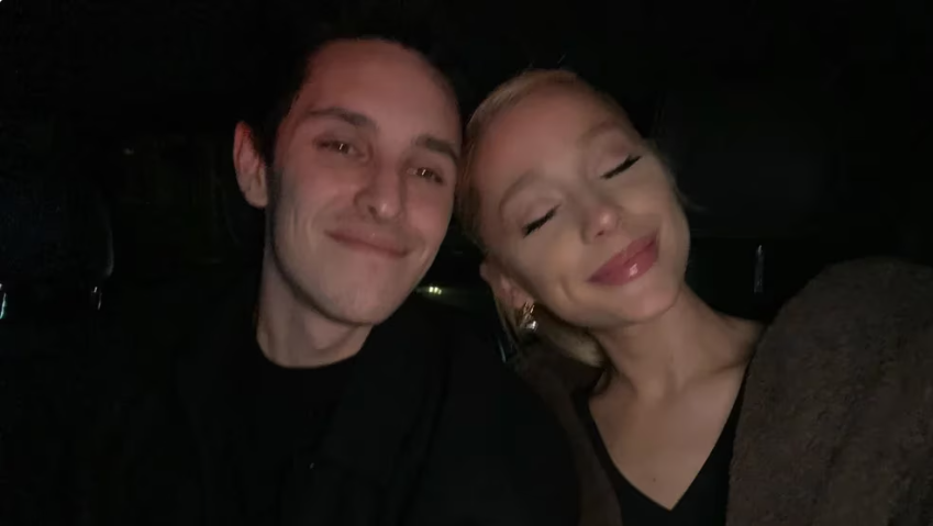 Tras dos años de matrimonio, Ariana Grande y Dalton Gomez iniciaron los trámites de divorcio