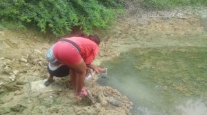 Pobladores de zonas rurales de Paraguaná toman agua de pozos donde beben los animales