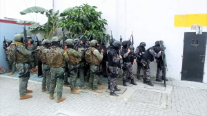 Crisis carcelaria en Ecuador: 800 militares intervinieron la Penitenciaría de Guayaquil para desmantelar bandas criminales