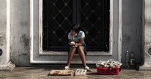 El duro impacto de la crisis venezolana en las mujeres jóvenes
