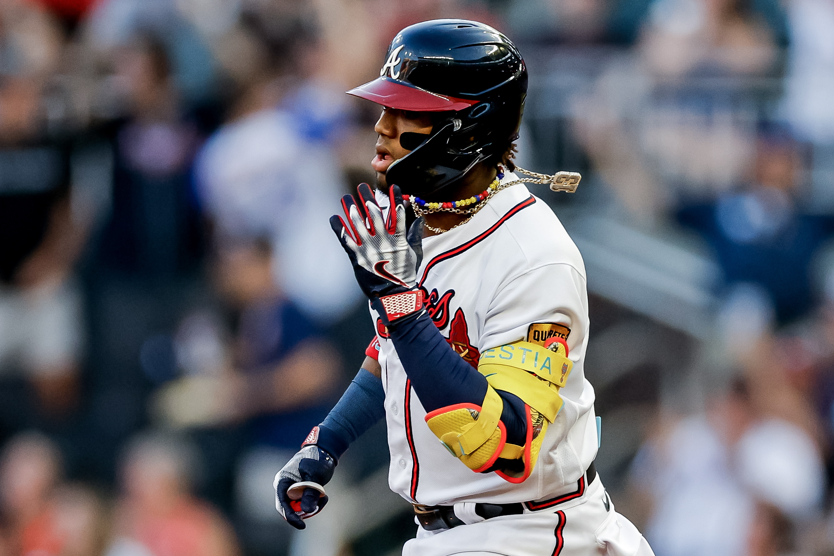 Bravos sellaron primer boleto a la postemporada con hit clave de Ronald Acuña Jr.