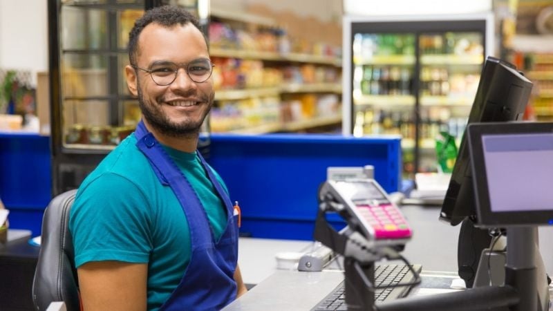 El monto que puede ganar un cajero de Walmart en Miami no lo podrás creer