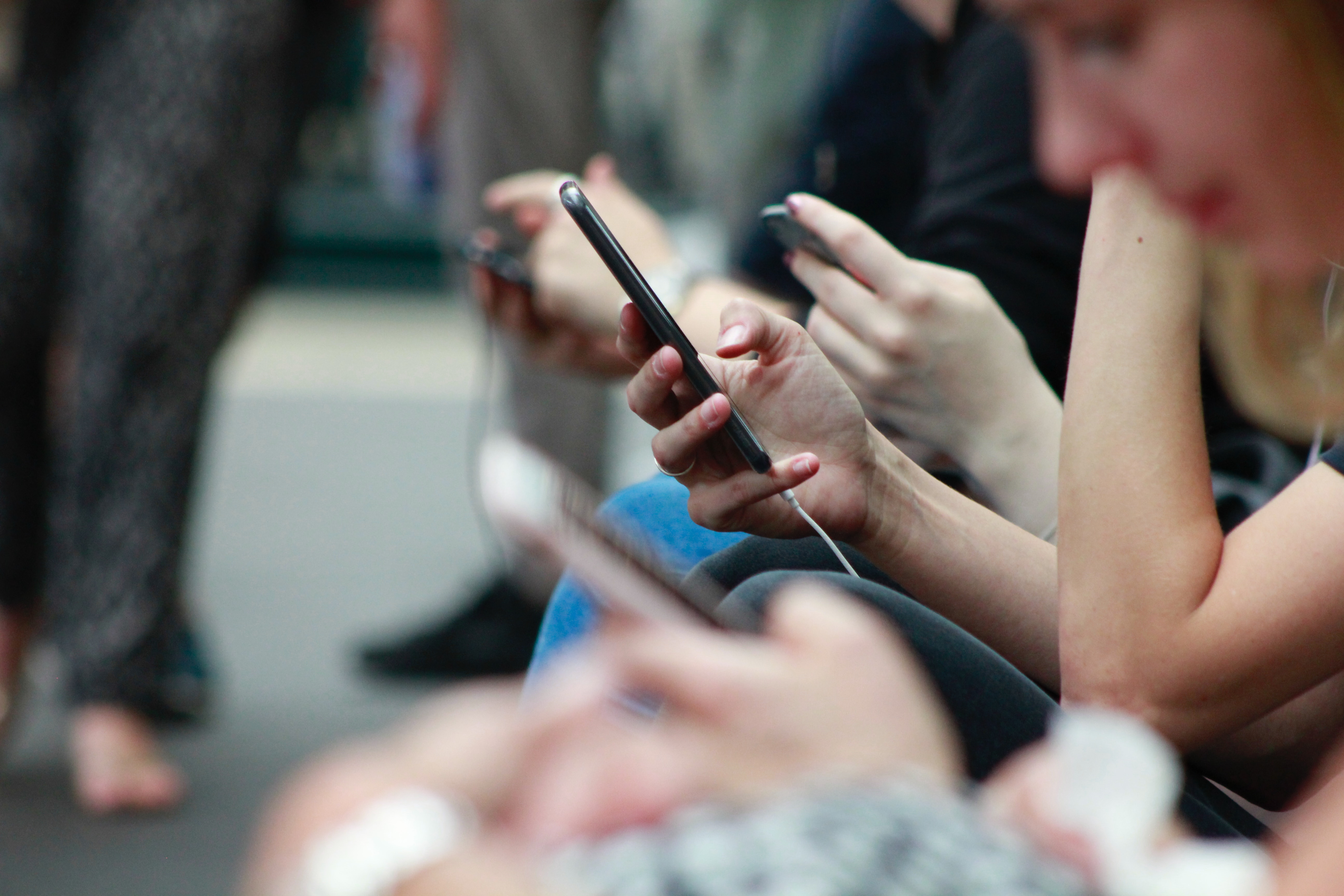 Apnea de pantalla: por qué aguantamos la respiración al mirar el celular