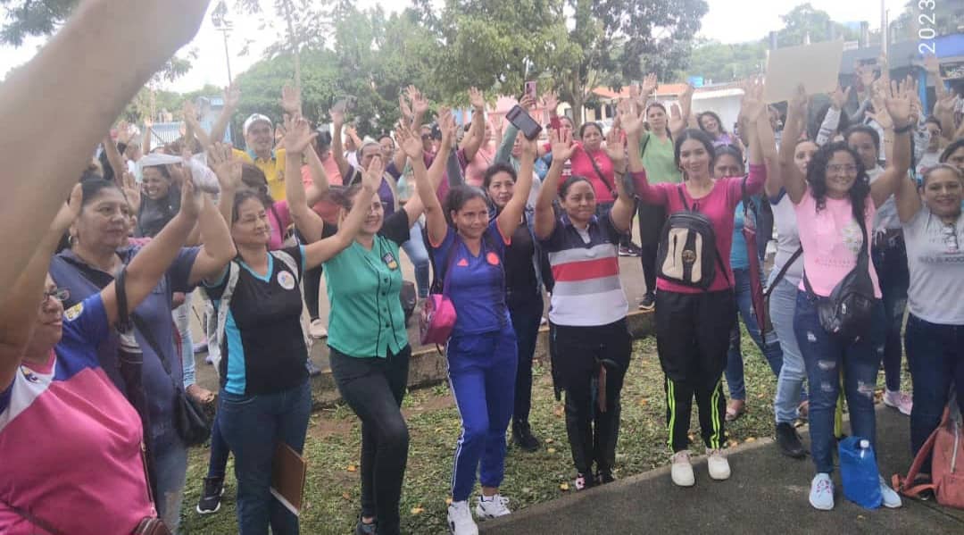 “Un sueldo de cuatro dólares no es un salario”: Docentes de Barinas en asamblea este #26Oct