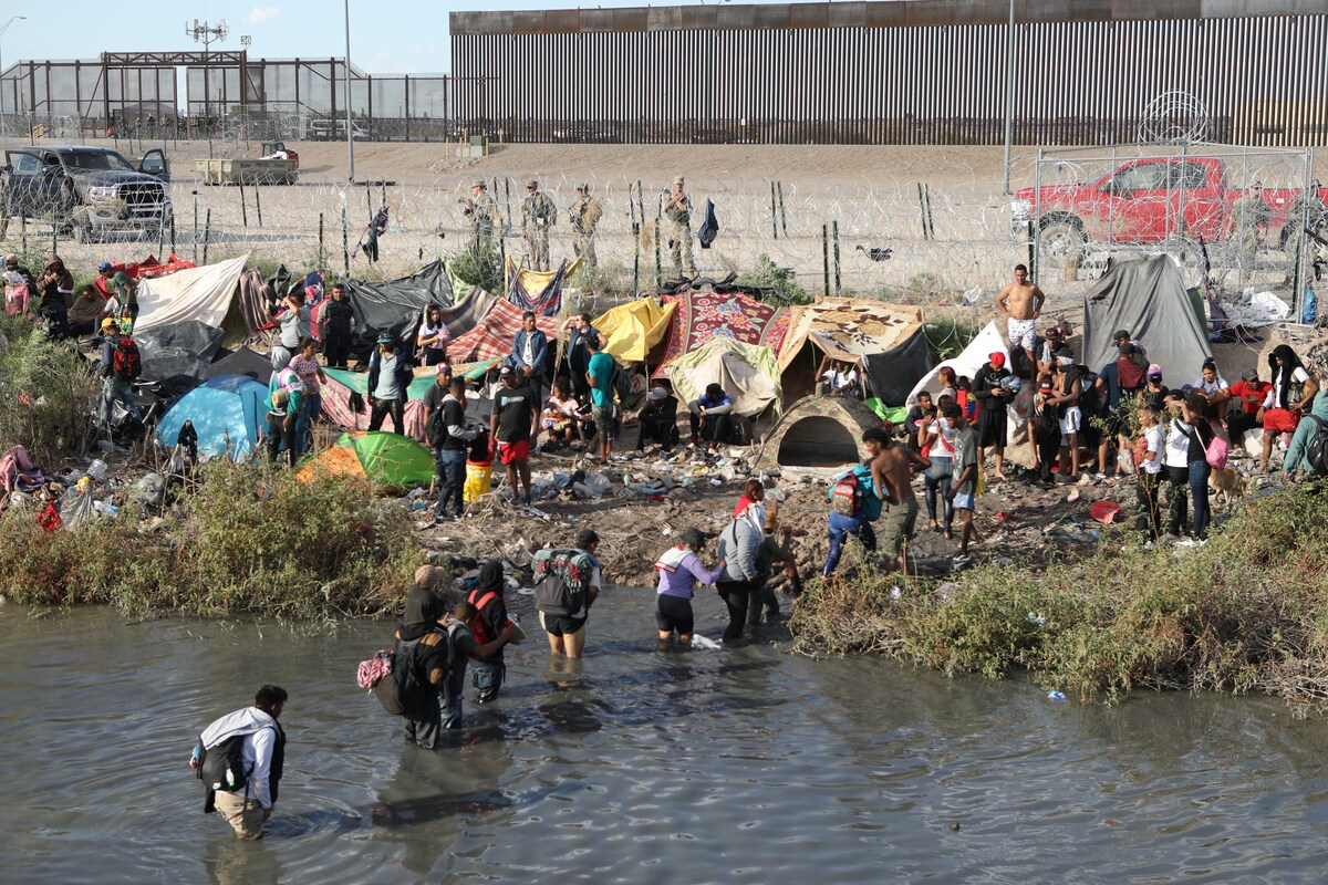 Más de un millar de migrantes, entre ellos venezolanos, arribaron en tren a la frontera con EEUU