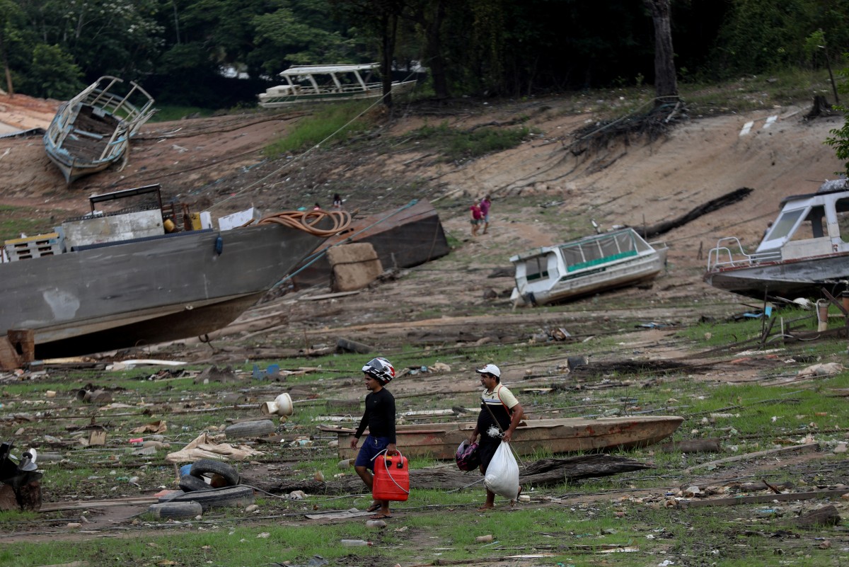 Río Negro, el gran afluente del Amazonas alcanza su menor caudal de la historia