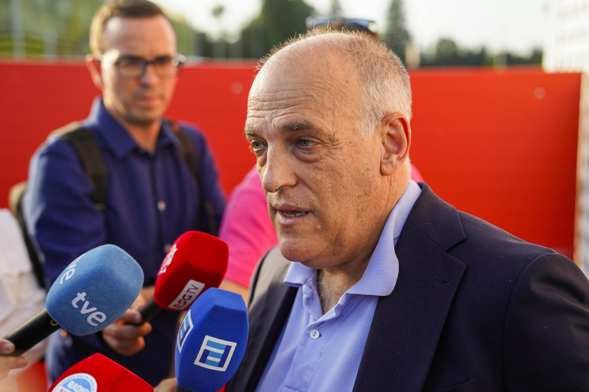 Tebas consideró “un poco raro” que un Mundial empiece con tres partidos a tantos kilómetros