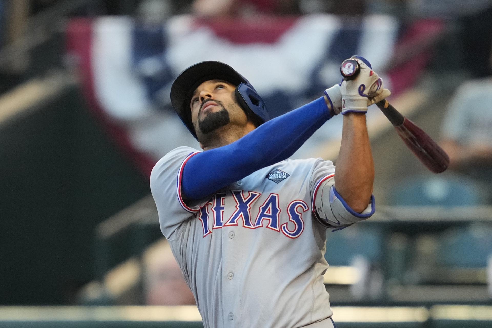 Rangers protagonizaron duelo de batazos para ponerse a un paso del anillo de Serie Mundial