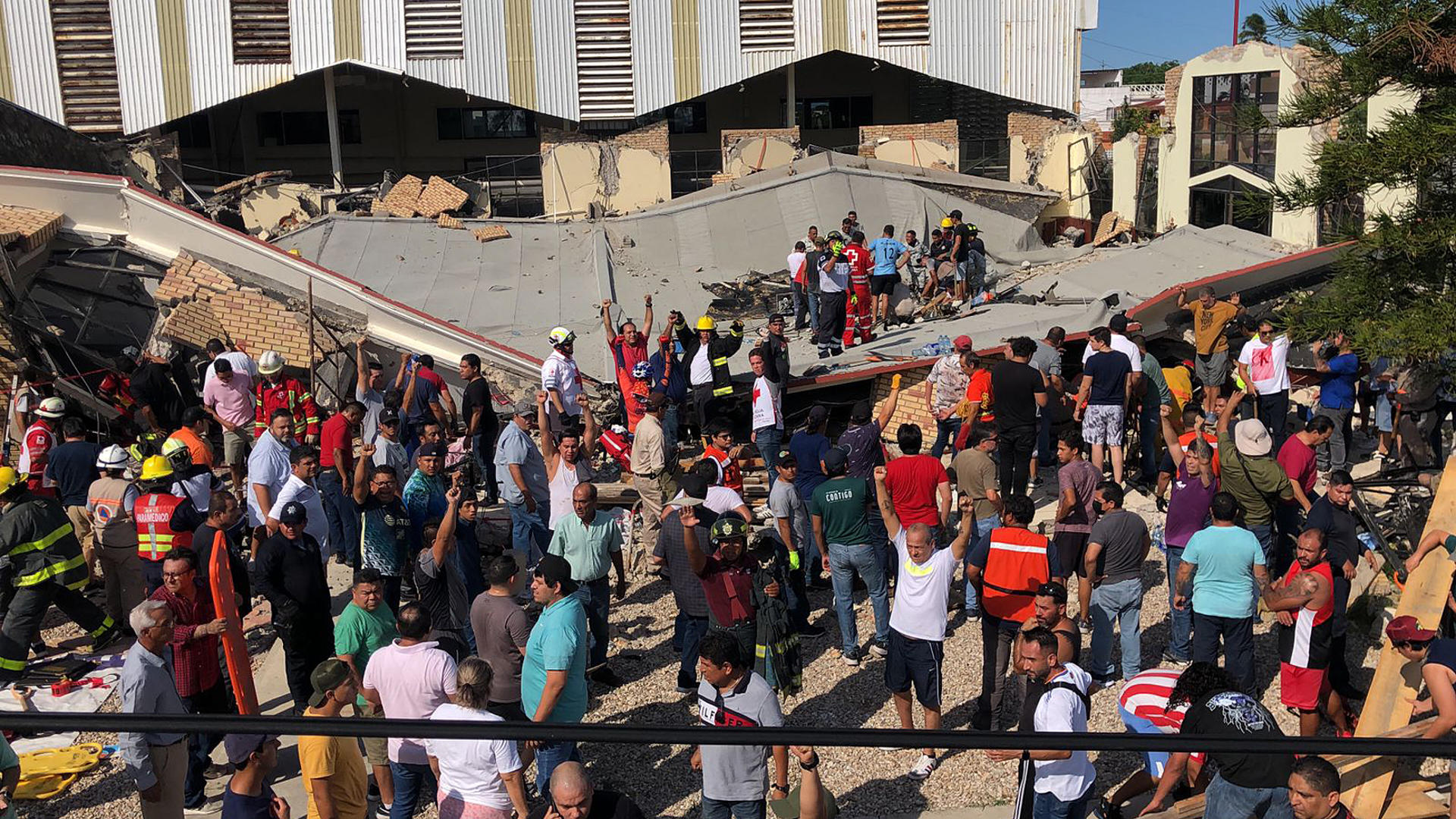 Al menos nueve muertos tras el derrumbe de una iglesia en el norte de México