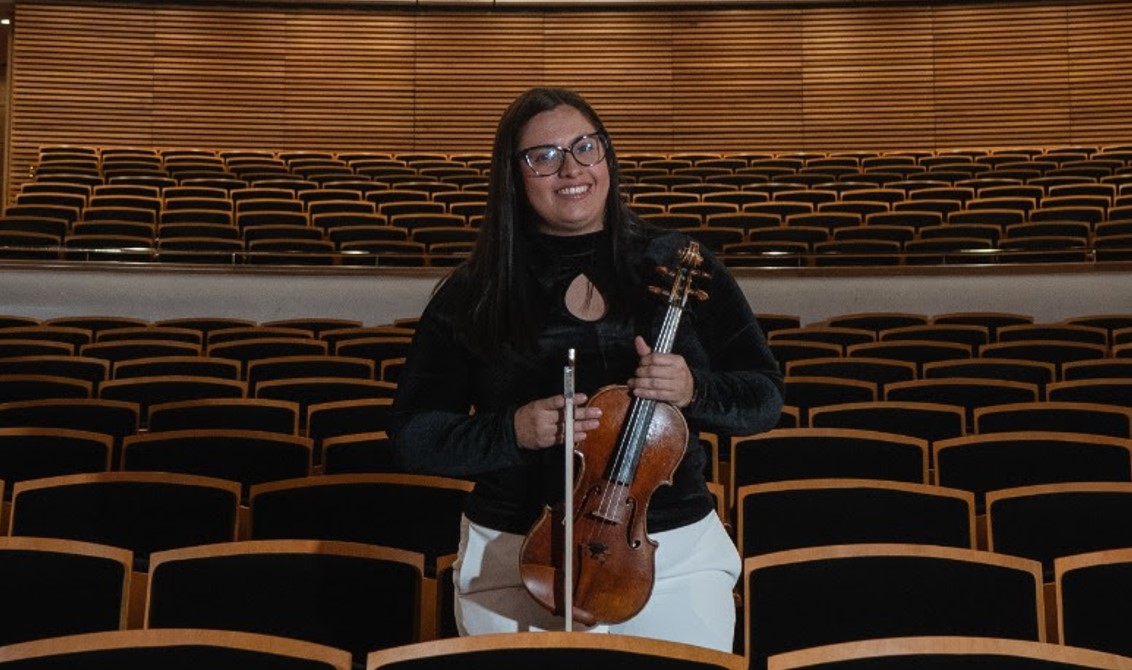 La venezolana Cecilia Tuesta: Primera mujer concertino en la orquesta sinfónica nacional del SODRE en Uruguay