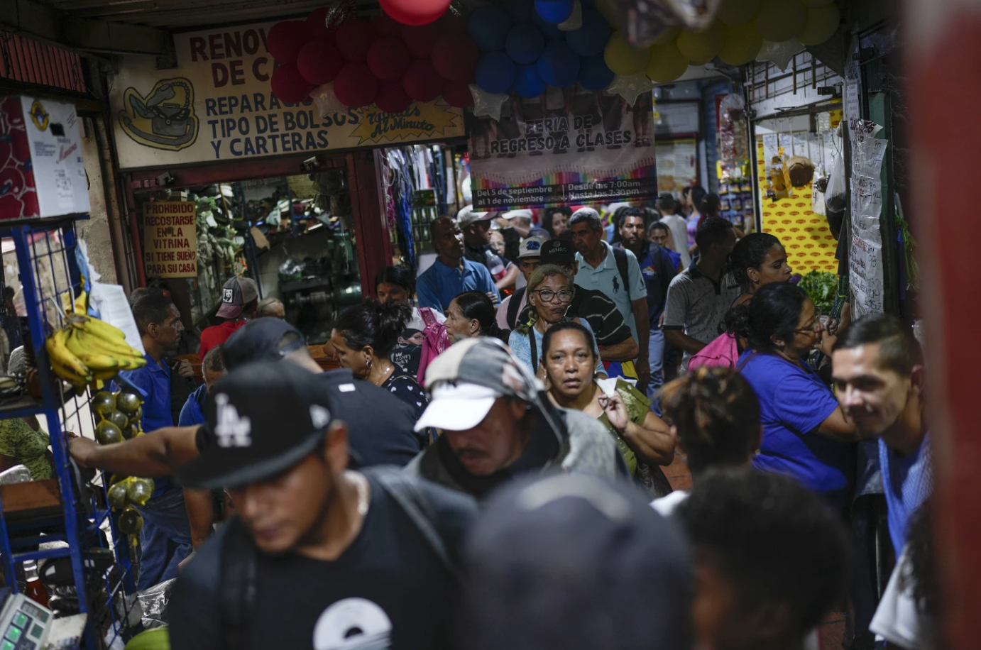 Crisis alimenta ansiedad entre los venezolanos, que quieren una mejor economía pero hallan más problemas