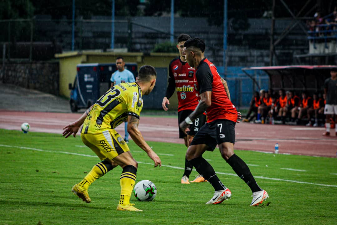 Caracas FC y Deportivo Táchira igualaron sin goles en el inicio de la fase final (Fotos)