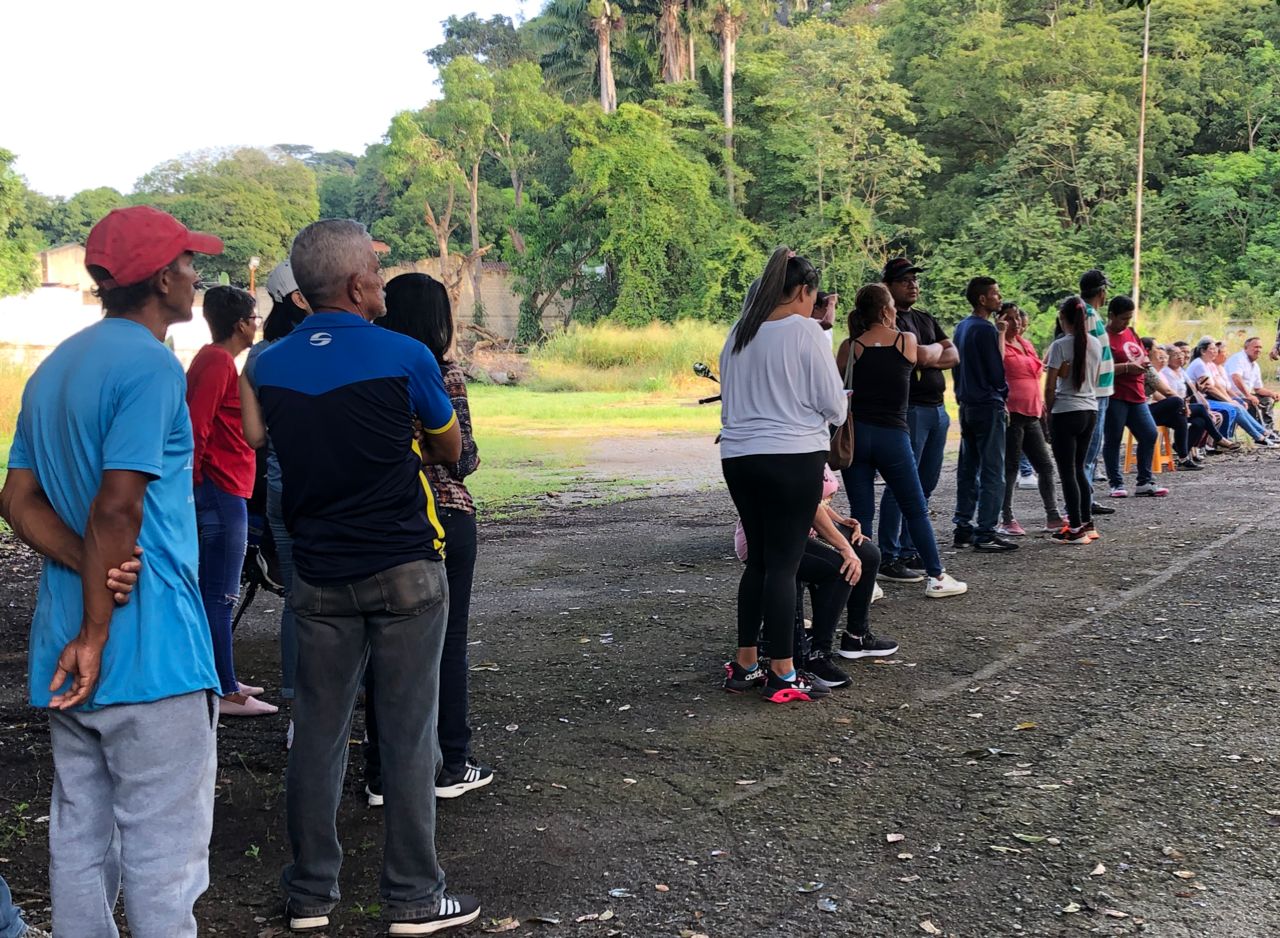 Amanecen folletos con popaganda electoral del candidato de AD en las calles de Guárico