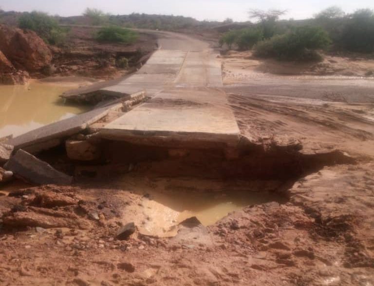 Lluvias y mar de leva han causado desastre en la población de Río Seco en Falcón (VIDEOS)