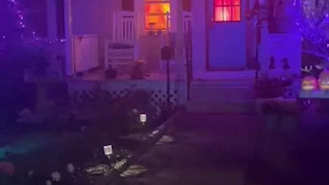 VIDEO: La aterradora decoración de Halloween que provocó la visita de los bomberos en Nueva York