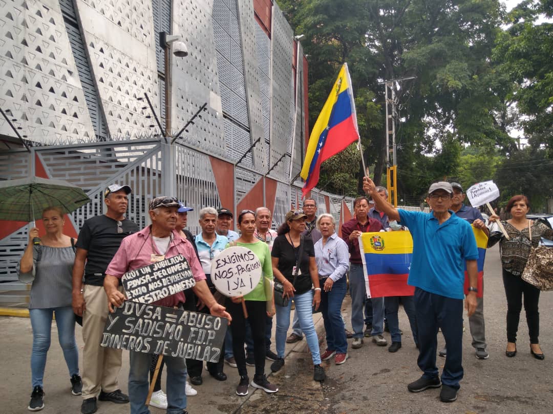 Jubilados de la empresa petrolera en Carabobo reclaman pago del fondo de pensiones