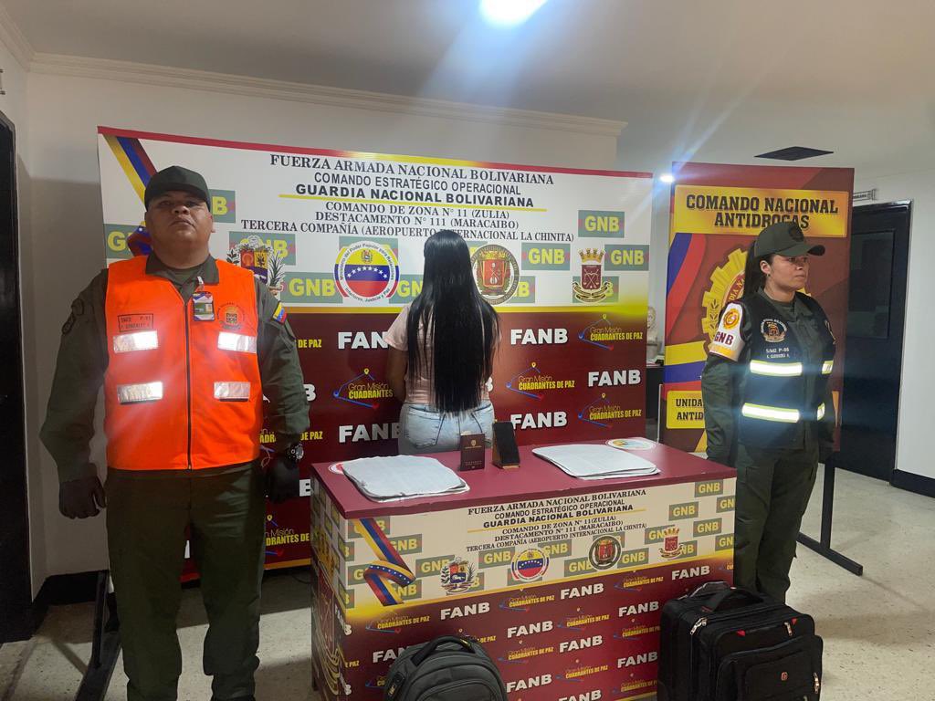 Pillaron a una colombiana con dos bolsos de cocaína en el aeropuerto de La Chinita (FOTOS)