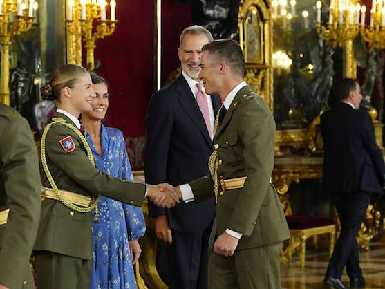 El VIDEO de la princesa Leonor que se ha hecho viral por su lenguaje corporal y el gesto de los Reyes