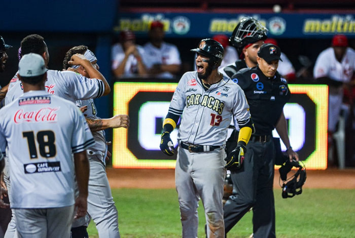 Leones se desquitó de Cardenales en duelo electrizante: Un cuadrangular decidió el juego