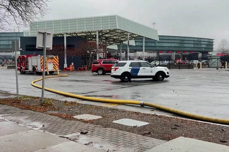 Cámaras captan el momento cuando carro bomba estalló en cruce fronterizo entre EEUU y Canadá (VIDEO)