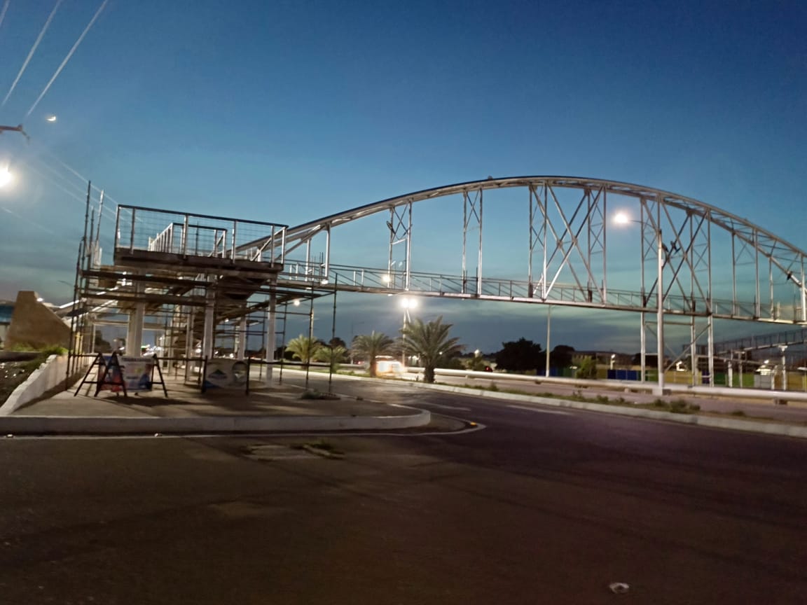 Reparación de pasarela frente al terminal de Punto Fijo quedó “chucuta” por falta de pago