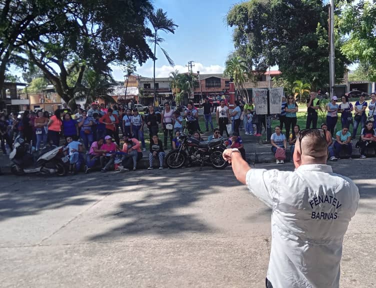 “Con este salario no alcanza para las hallacas”: Docentes de Barinitas reclaman aumento