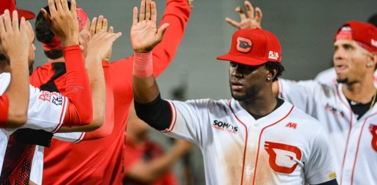 Cardenales sigue con vida en la Gran Final tras evitar la barrida frente a Tiburones