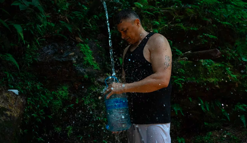 La mayor favela de Río de Janeiro sufre la ola de calor sin electricidad