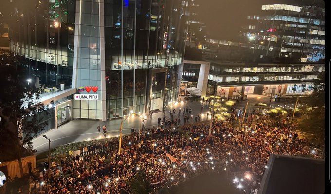 Fiesta Vinotinto en Lima: plantel de Venezuela llegó a la capital peruana y la locura estalló en sus calles (VIDEOS)