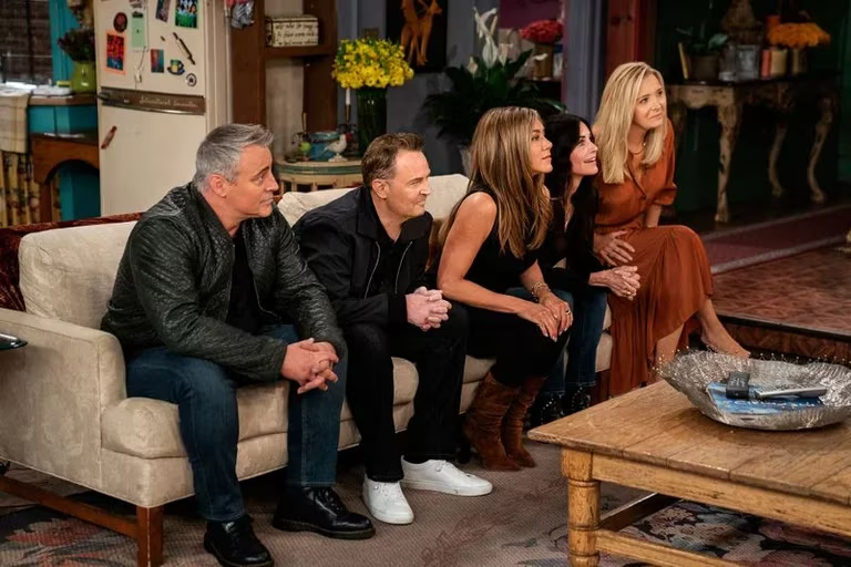 El último adiós a Matthew Perry: entre lágrimas y recuerdos el elenco de “Friends” le rindió homenaje en un íntimo funeral