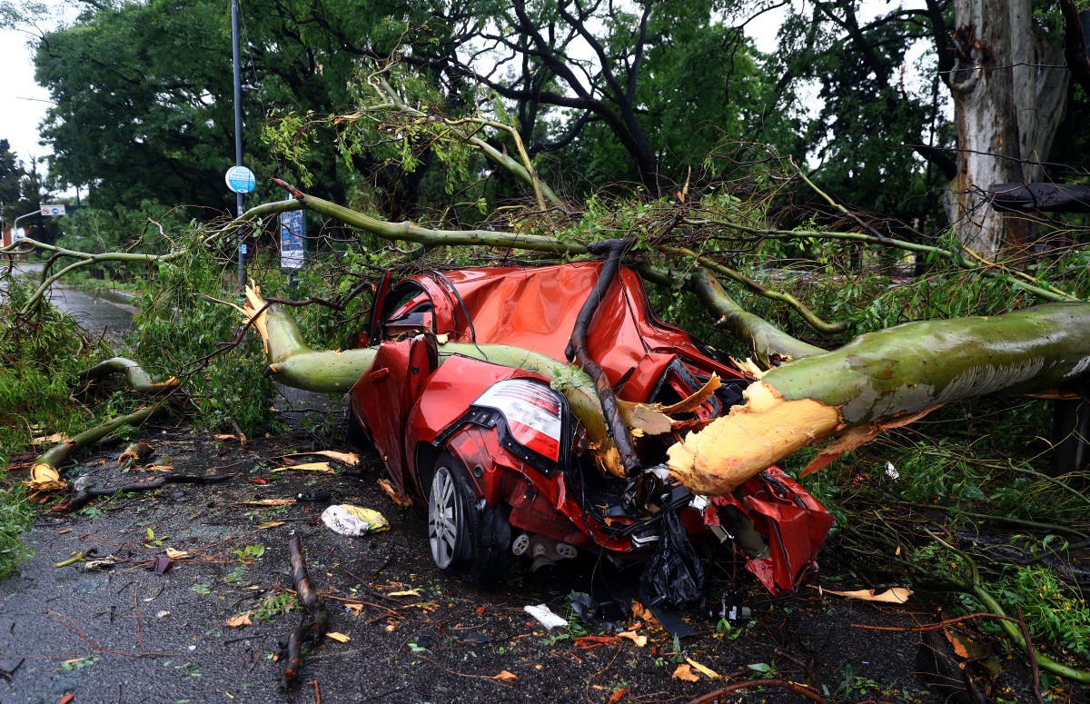 Tormenta con vientos huracanados dejó al menos 16 muertos y destrucción en Argentina y Uruguay