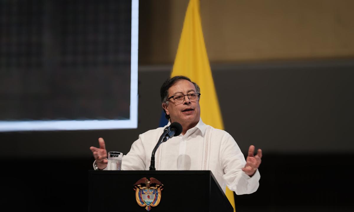 Gustavo Petro le pidió la renuncia a todos sus ministros